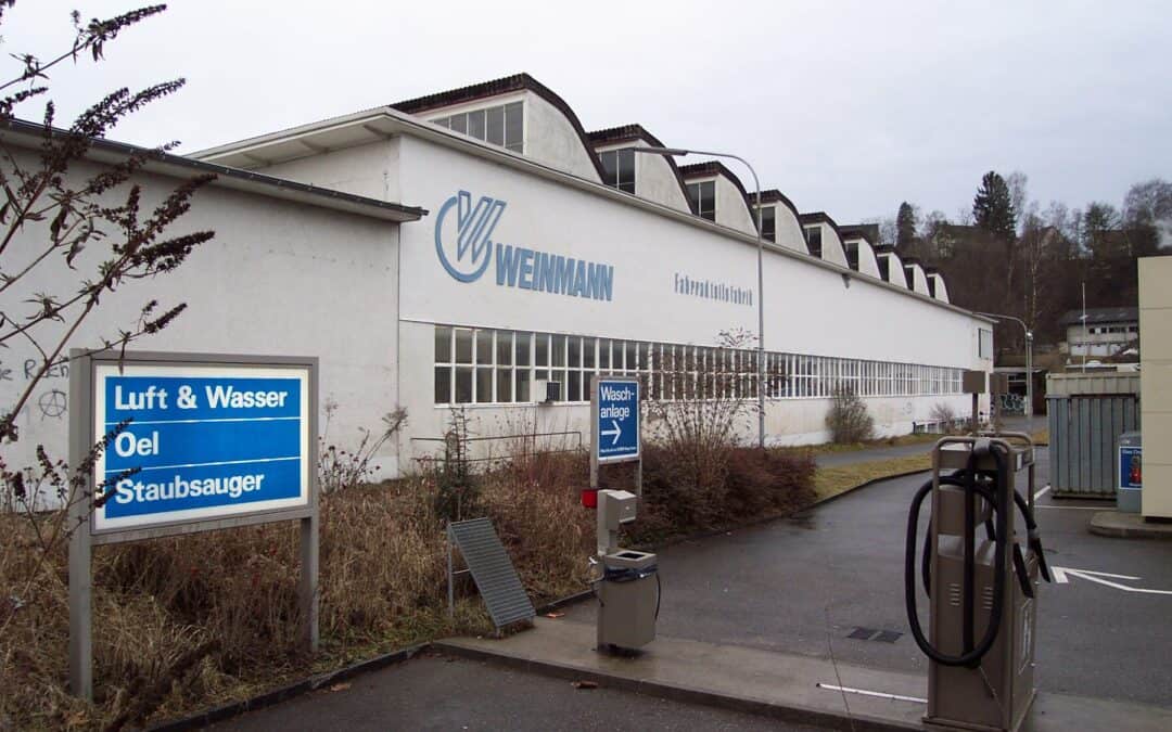 Umnutzung alter Fabrikhallen in modernen Coop-Supermarkt, Schaffhausen